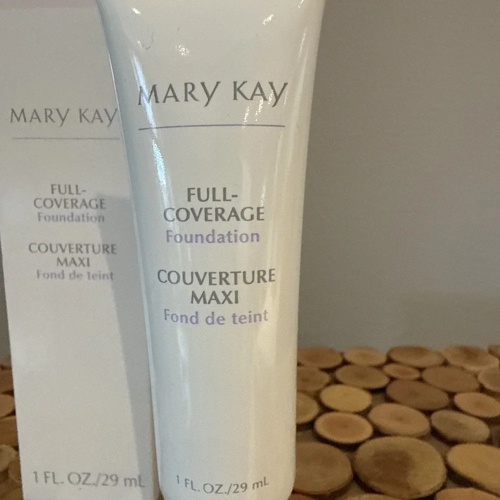 Mary Kay Full Coverage Foundation IVORY 105‎ - Gray Cap # 364700 Normal To Dry